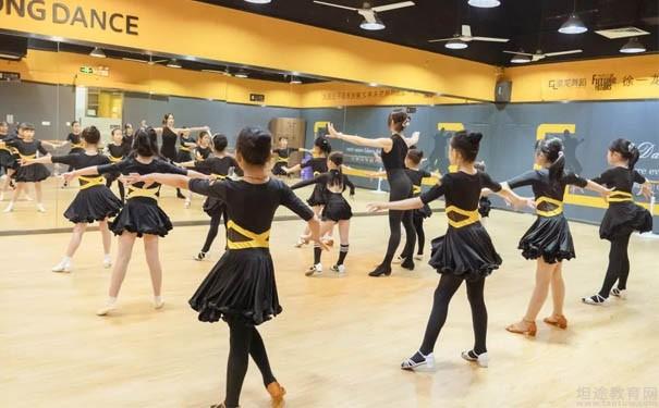 深圳港龙舞蹈学校