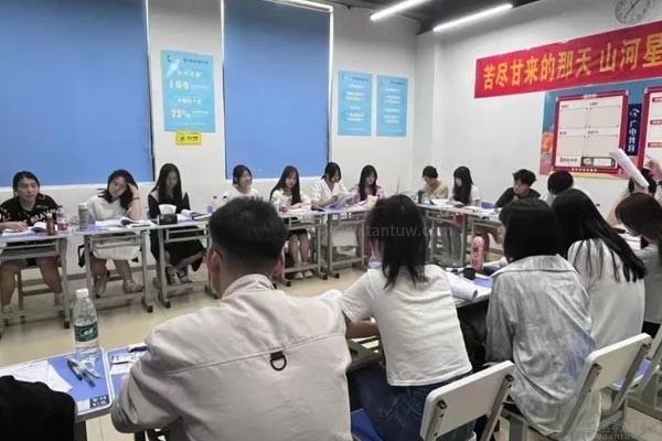 重庆广电艺考培训学校