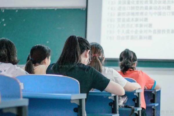 武汉高考复读学校收费标准