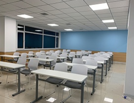 宽敞的大教室