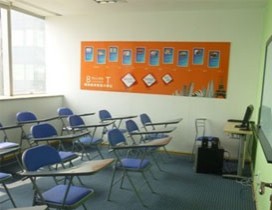 宽敞的中型教室