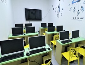 整齐的编程教室