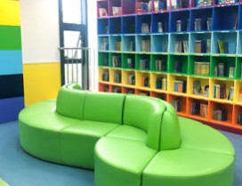 舒适丰富的阅读室