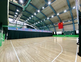 宽敞的篮球场馆