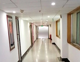 宽敞的走廊