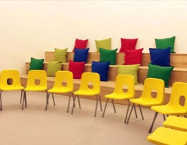 色彩鲜明的课堂教室